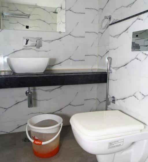 Quarto Deluxe, Manbhavan