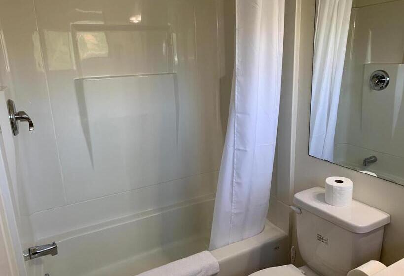 Семейный Номер, Algonquin Lakeside Inn