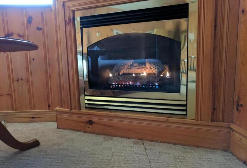 Четырехместный Номер Deluxe, Algonquin Lakeside Inn