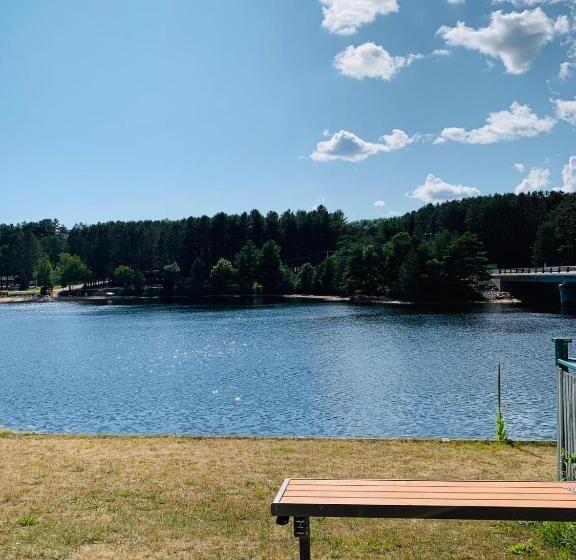 Семейный Номер Deluxe, Algonquin Lakeside Inn