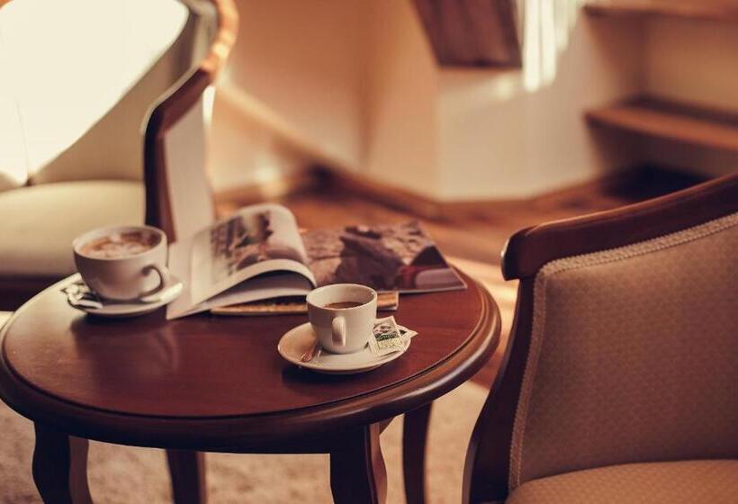 سوییت لوکس, Denisa Boutique