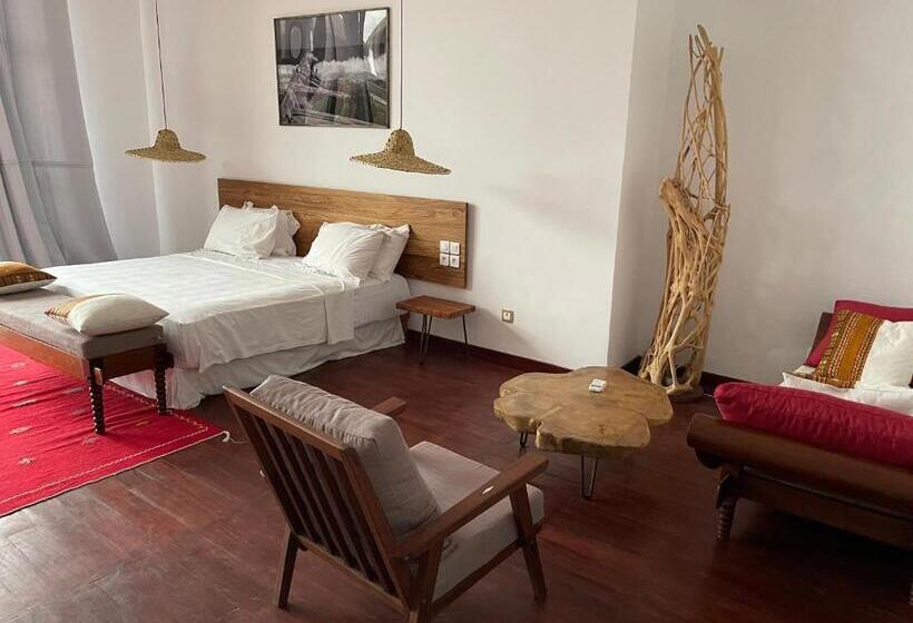 اتاق لوکس, Marcelo Beach Club