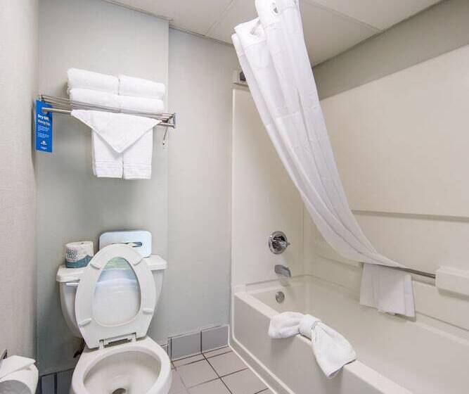 스탠다드 룸 더블 침대 2개, Days Inn & Suites By Wyndham Jekyll Island