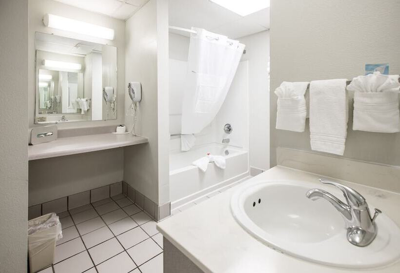 جناح, Days Inn & Suites By Wyndham Jekyll Island