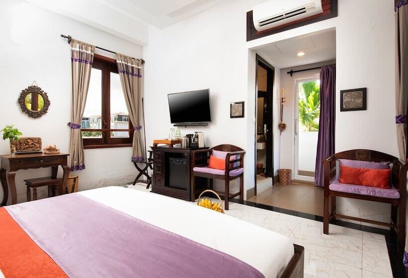 Standard Room, Mane History Lovers