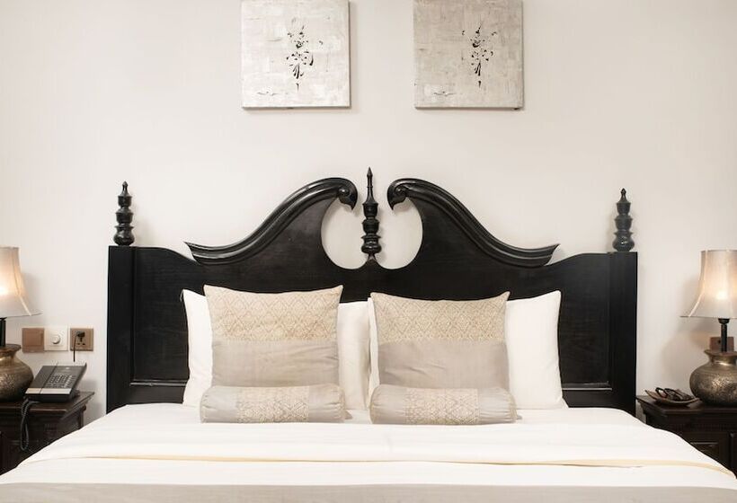 2 Bedroom Family Suite, Mane History Lovers