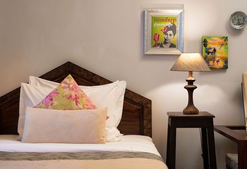 Standard Room, Mane History Lovers