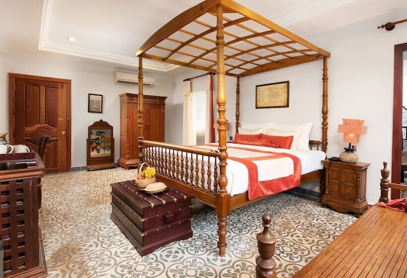 2 Bedroom Family Suite, Mane History Lovers