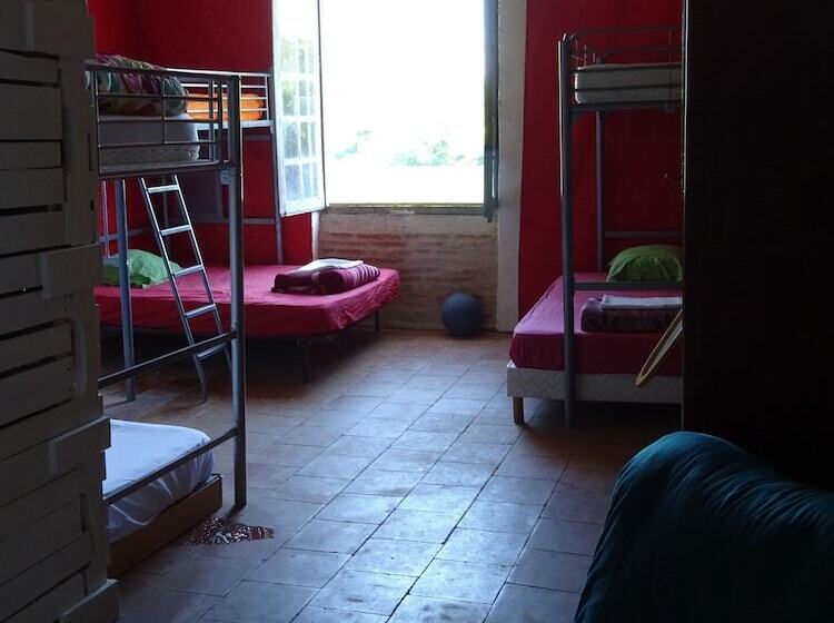 Кровать в Общей Комнате, Chambre D'hotes Saint Michel Pour Pelerins
