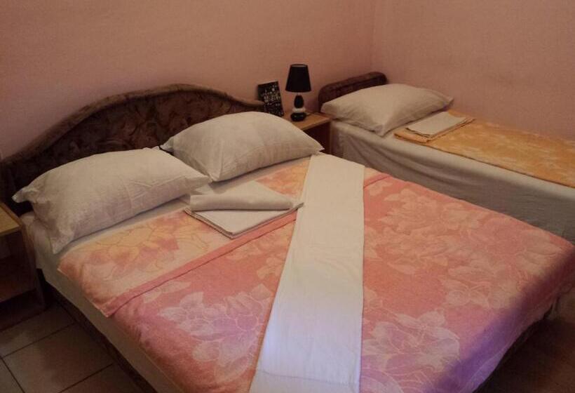 تختخواب در اتاق مشترک, Apartments & Hostel Zdrava Hrana