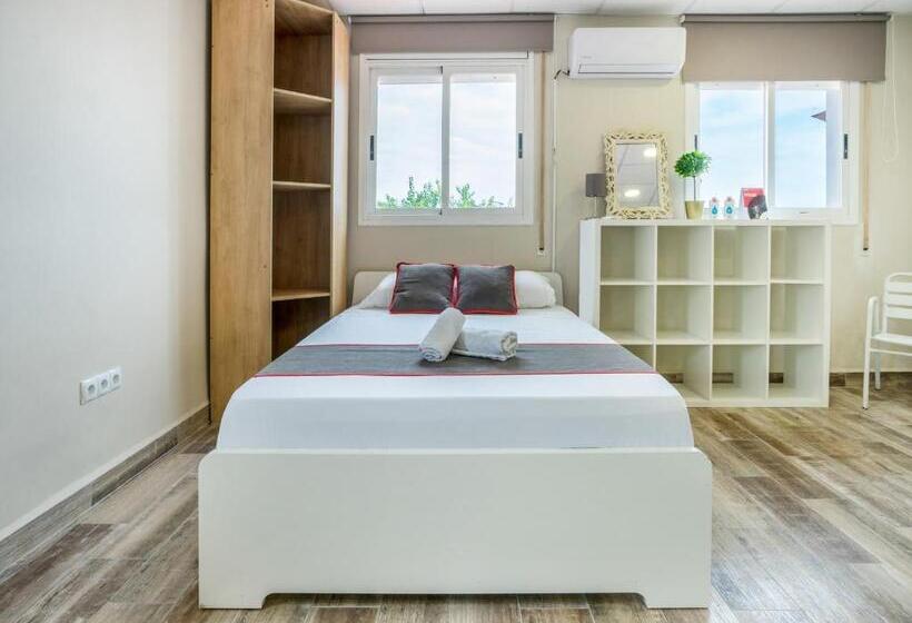 패밀리 스튜디오, Hostal Patio De La Luna