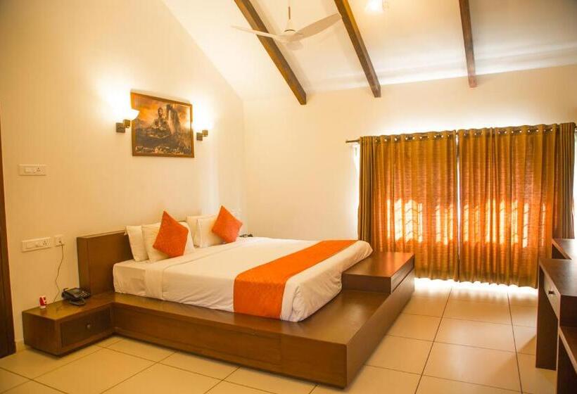 Номер Deluxe, Queens Hotel  Yellow Lake Resorts &spa  Yercaud