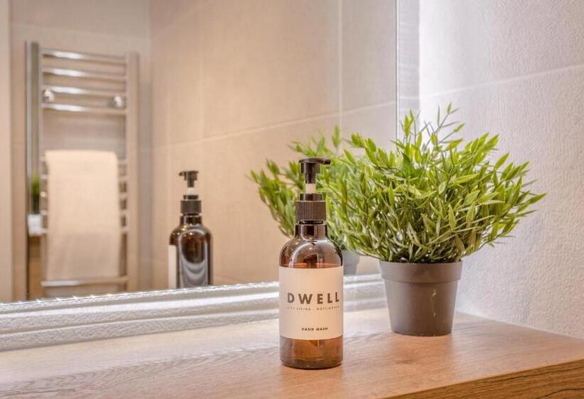 اتاق استاندارد سه نفره, Dwell City Living