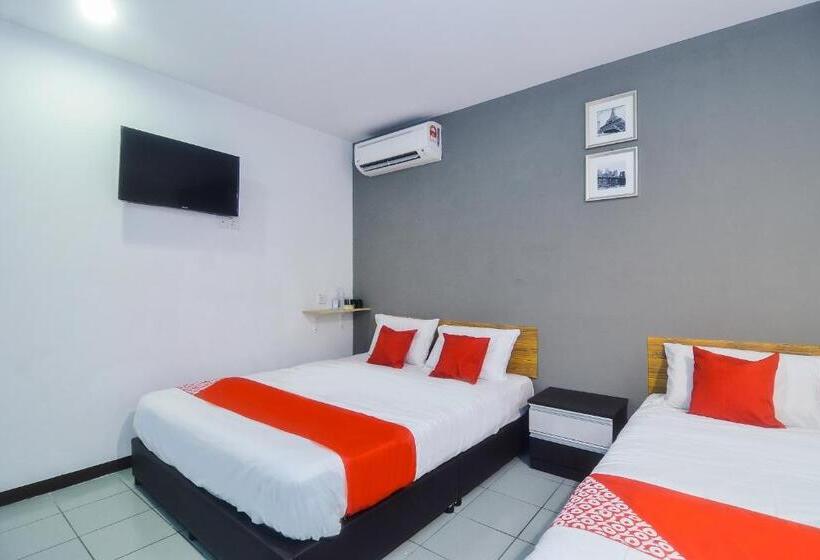 Family Suite, Oyo 89465 Golden Lounge