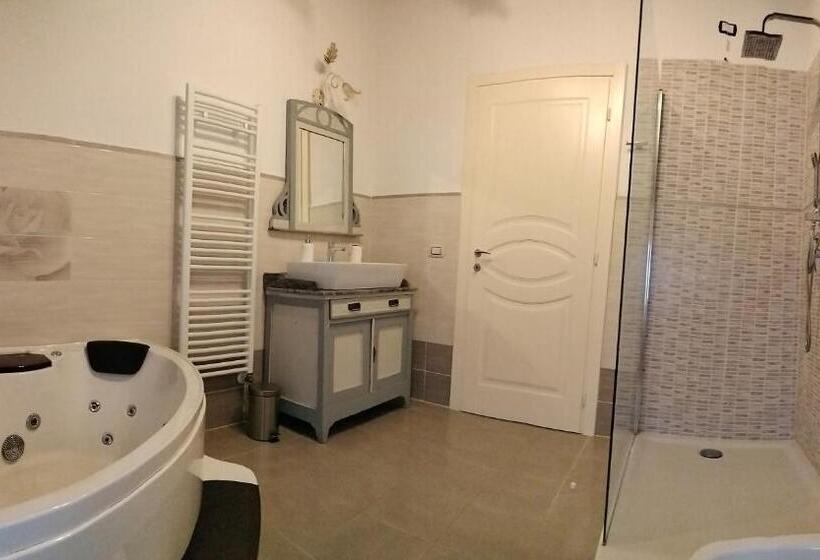 اتاق لوکس, B&b La Rosa Nel Verde