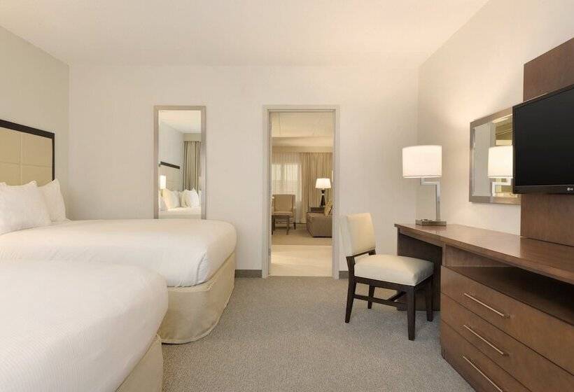 Люкс, Embassy Suites By Hilton Milwaukee Brookfield