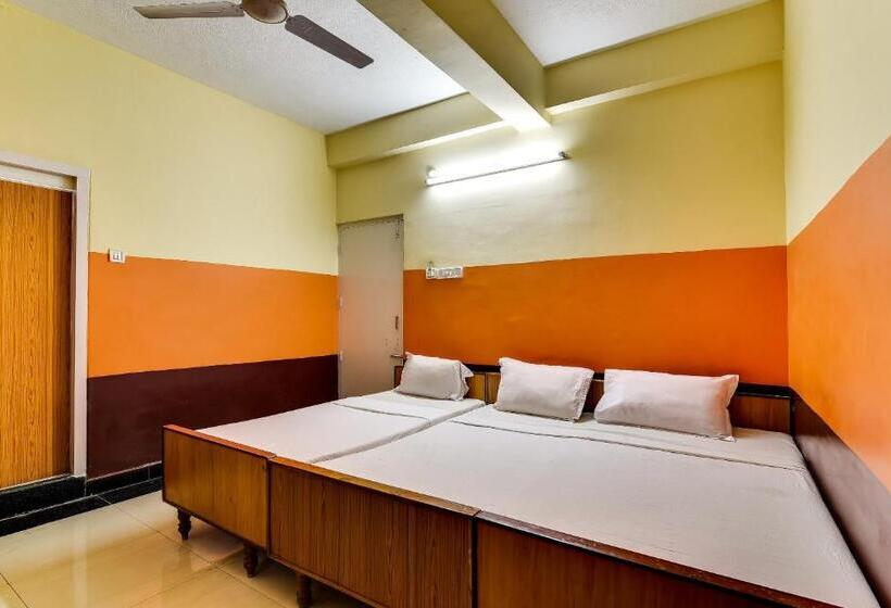 Háromágyas Standard Szoba, O Srinivasa Residency Lodge