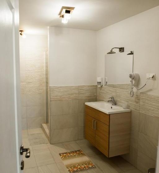 Superior Kamer, Pensiunea Schwartz