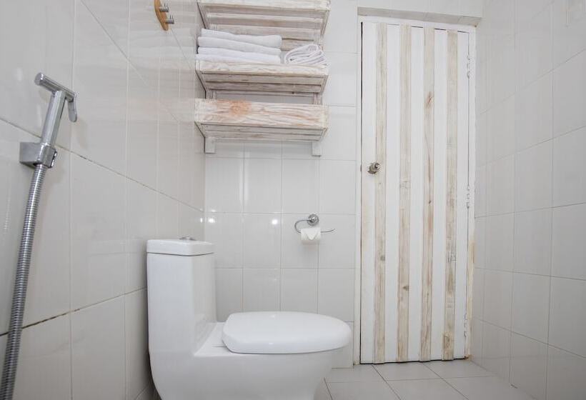اتاق لوکس با چشم‌انداز استخر, Bagaincha Wellness Resort