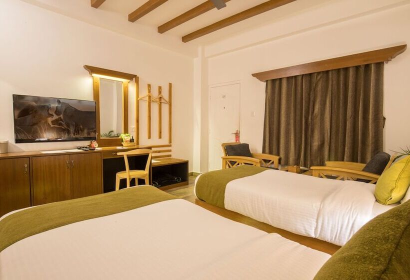 اتاق لوکس با چشم‌انداز استخر, Bagaincha Wellness Resort