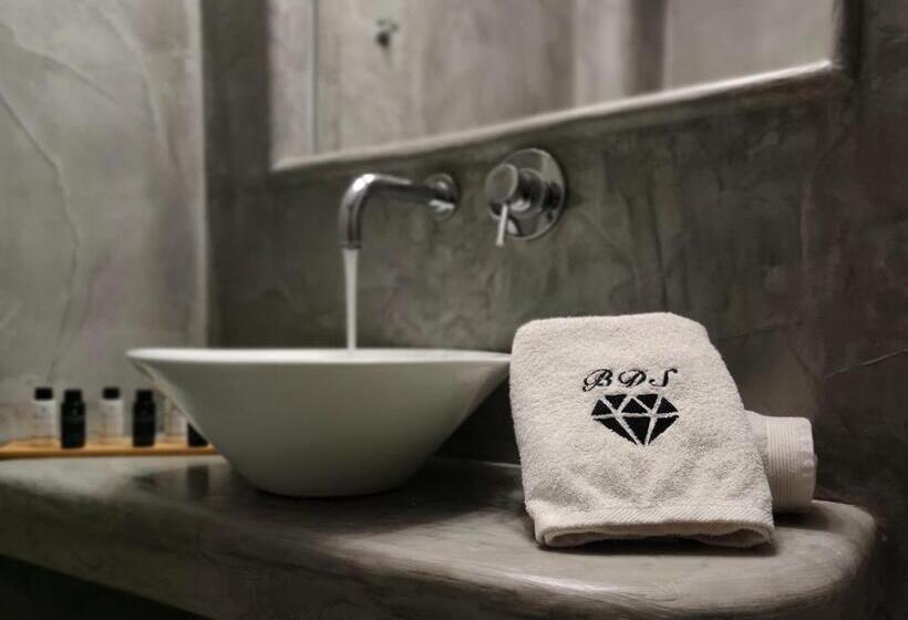 Superior suite with view, Black Diamond Suites