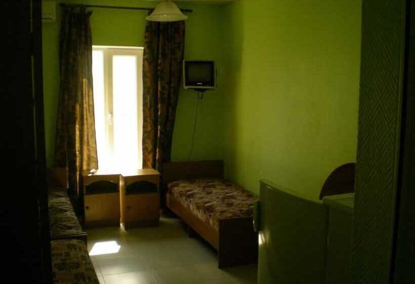 Economy Triple Room, Domik U Morya