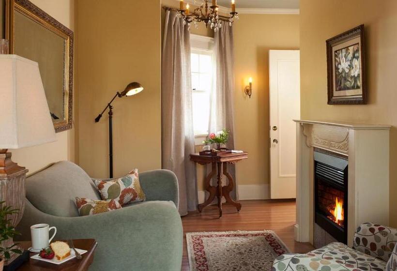 Люкс Deluxe Кровать Кинг, Fairview Inn
