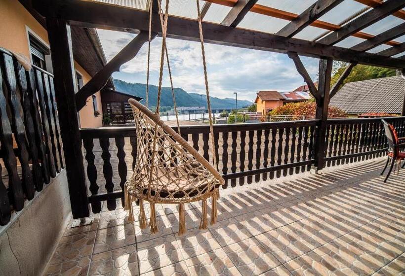 اتاق اکونومی, Rooms At Trimček
