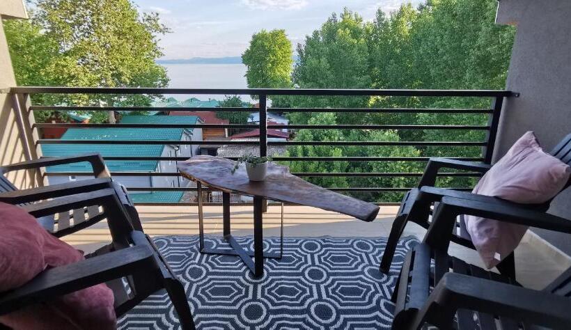 Suite with lake view, Villa Natali