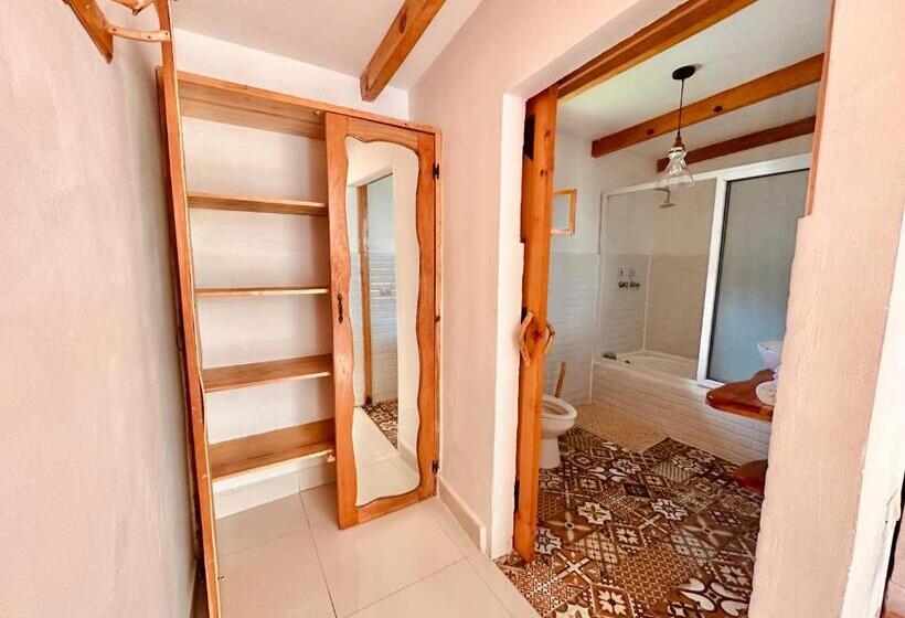 سوییت با چشم‌انداز استخر, Sababa Resort