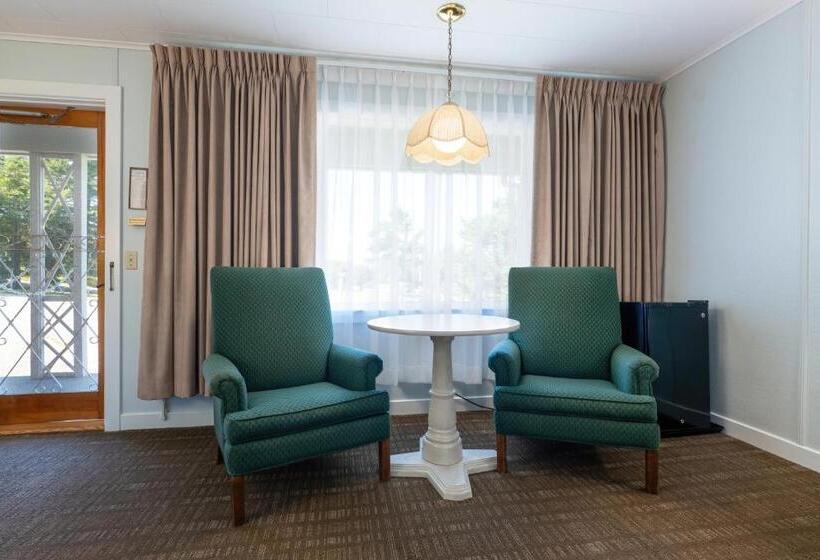 חדר אקונומי, Highbrook Motel