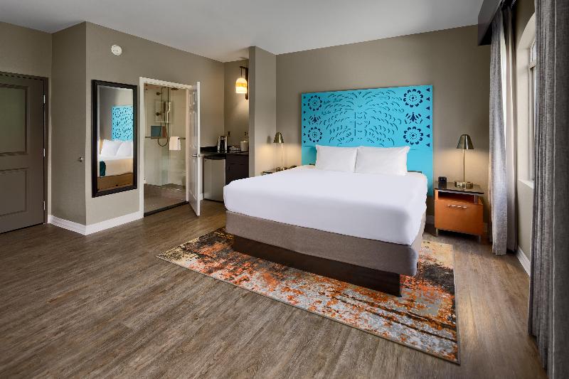 חדר סטנדרט עם מיטת קינג, Indigo San Antonio Riverwalk, An Ihg