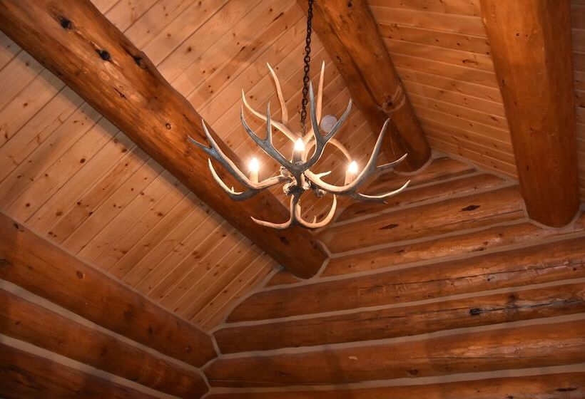 Люкс, The Hatchet Resort