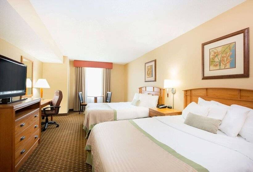 풀장 전망 스위트, Ramada By Wyndham Des Moines Tropics Resort & Conference Ctr