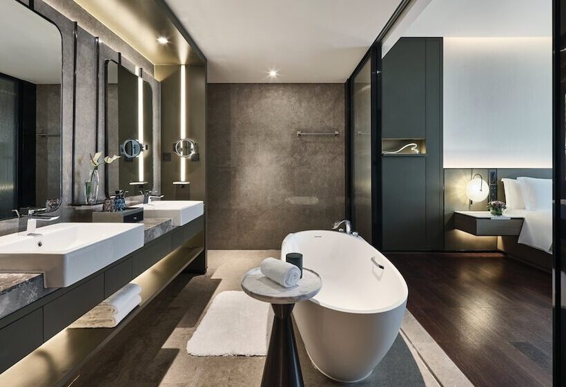高级客房, Crowne Plaza Wuhan Development Zone, An Ihg