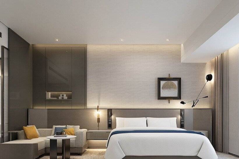 高级客房, Crowne Plaza Wuhan Development Zone, An Ihg