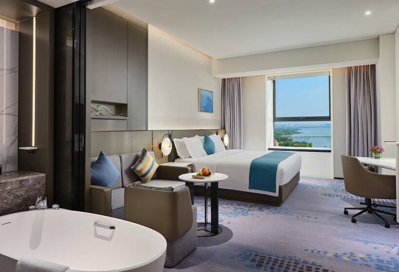 高级客房, Crowne Plaza Wuhan Development Zone, An Ihg