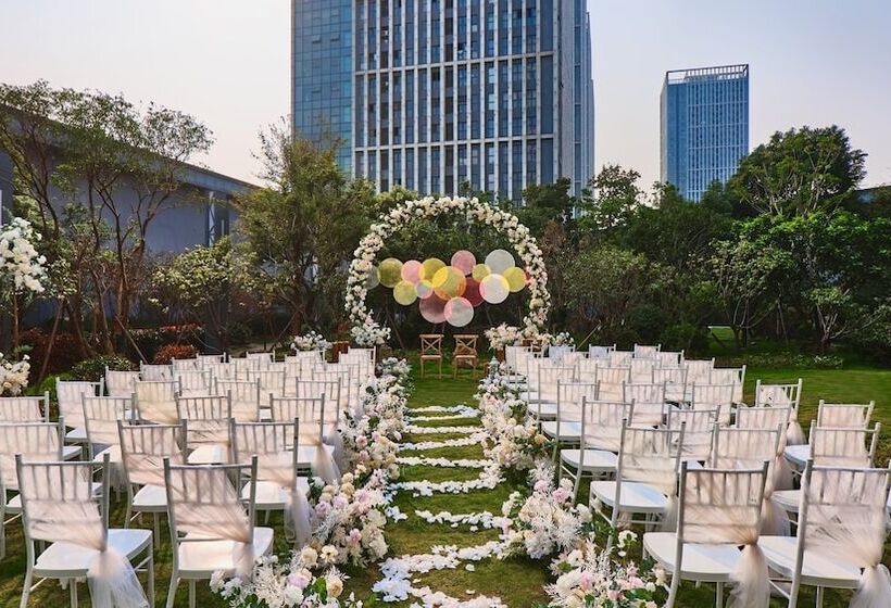 标准间带湖景, Crowne Plaza Wuhan Development Zone, An Ihg