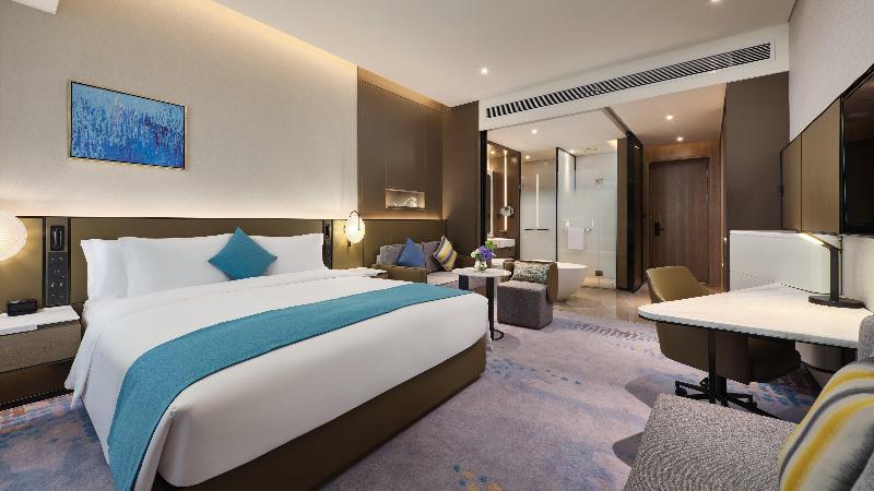 带大床的标准间, Crowne Plaza Wuhan Development Zone, An Ihg