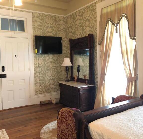 Люкс, The Montgomery B&b