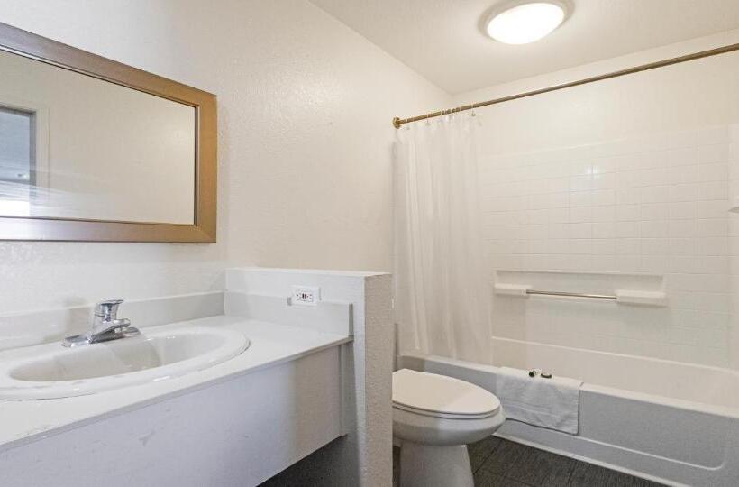 Люкс Кровать Кинг, Budget Inn And Suites Stockton Yosemite