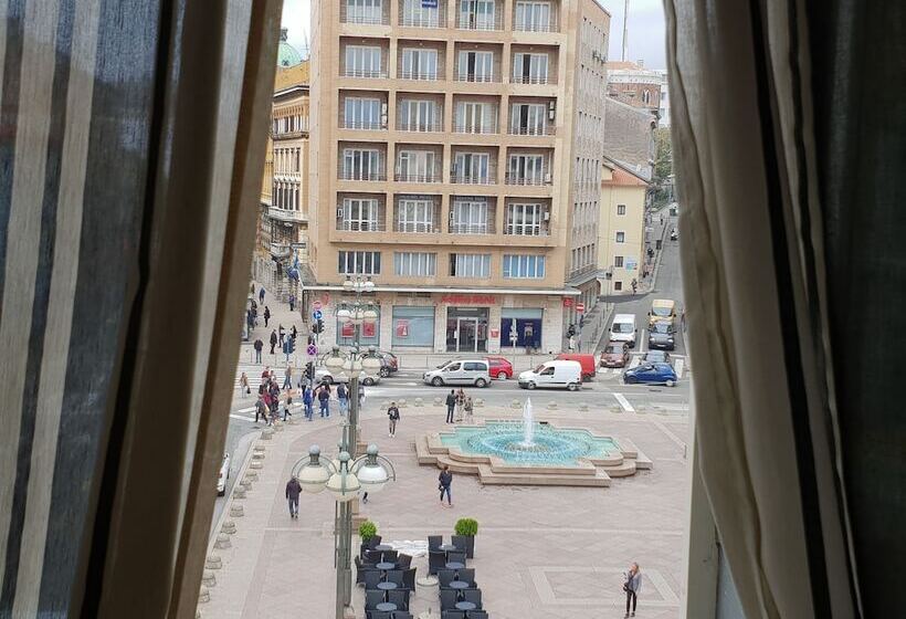 اتاق استاندارد با سرویس بهداشتی مشترک, Hostel Morcic Ri
