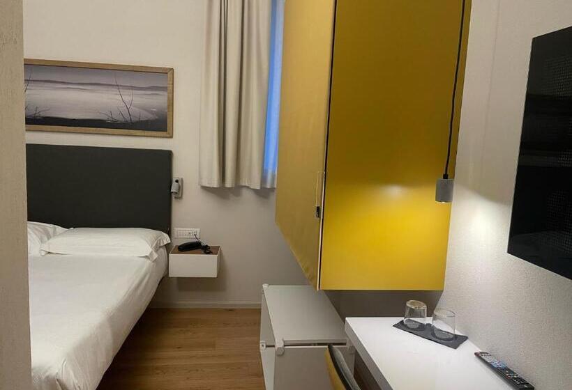 اتاق سوپریور با بالکن, Albergo Centrale