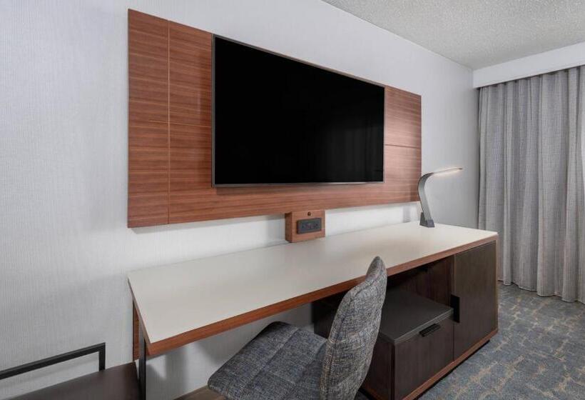 스탠다드 룸 킹사이즈 침대, Madison Marriott West