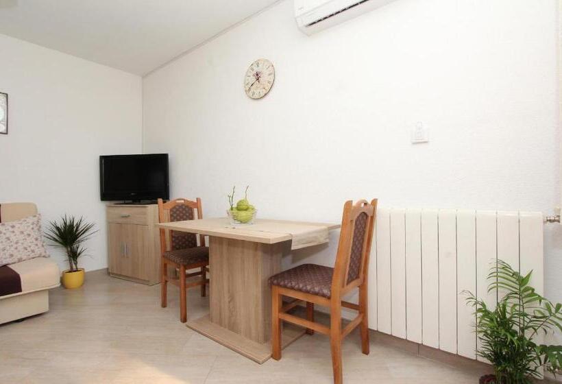 Appartamento 1 Camera da letto con Terrazza Vista Mare, Apartments Eva