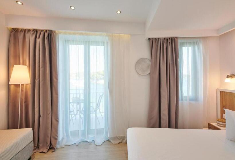 Triple Room Sea View, The Water