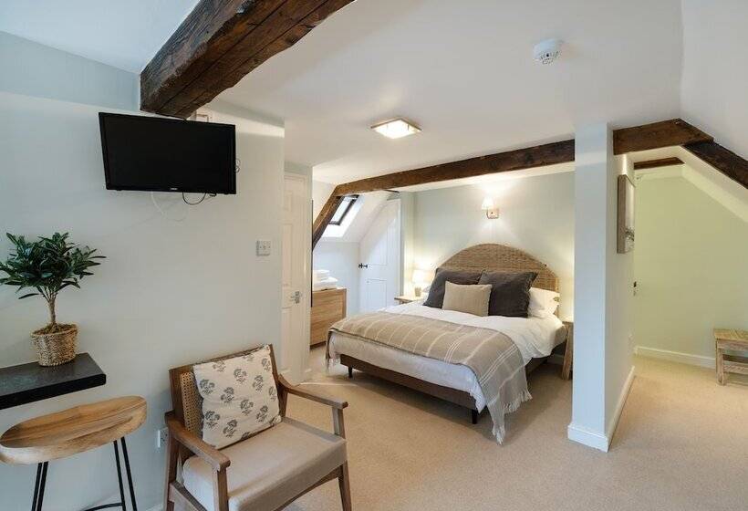 Студия Стандарт, Winyard S Gap Inn