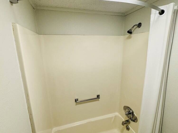 带2个双人床的标准工作室, Knights Inn Bridgeport Frankenmuth