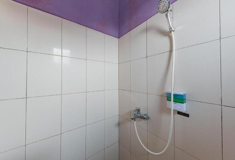 Номер Deluxe, Reddoorz Syariah @ Jalan Siliwangi Tasikmalaya
