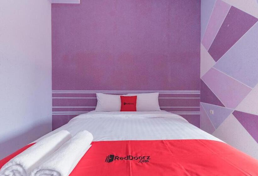 Номер Deluxe, Reddoorz Syariah @ Jalan Siliwangi Tasikmalaya